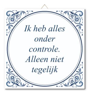 Tegeltje met hangertje: Ik heb alles onder controle. Alleen niet tegelijk - De Tegeltjesfabriek