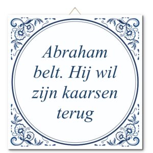 Tegeltje met hangertje: Abraham belt. Hij wil zijn kaarsen terug - De Tegeltjesfabriek
