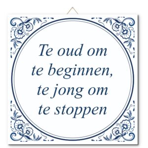 Tegeltje met hangertje: Te oud om te beginnen, te jong om te stoppen - De Tegeltjesfabriek