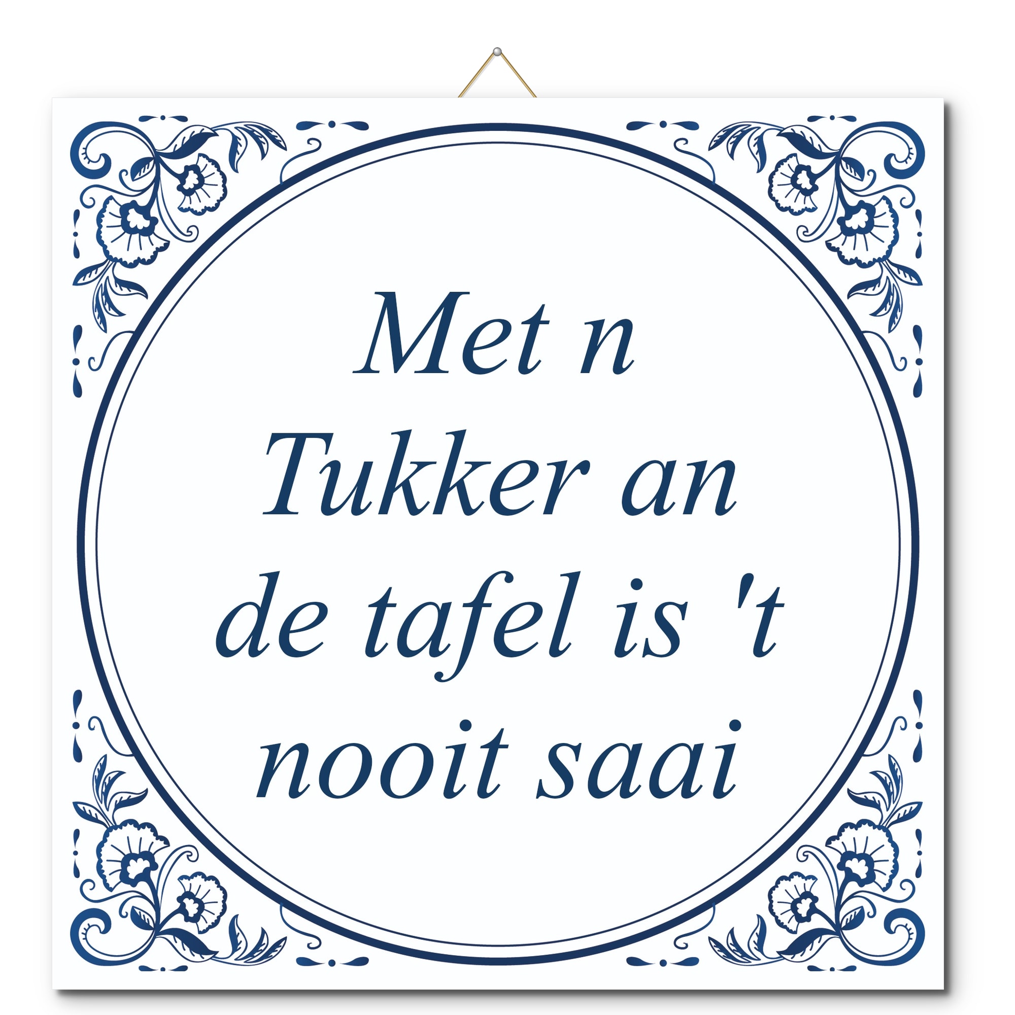 Tegeltje met hangertje - Met n Tukker an de tafel is 't nooit saai Tegeltje met hangertje: Met n Tukker an de tafel is 't nooit saai - De Tegeltjesfabriek