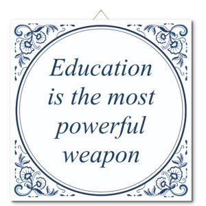 Tegeltje met hangertje: Education is the most powerful weapon - De Tegeltjesfabriek