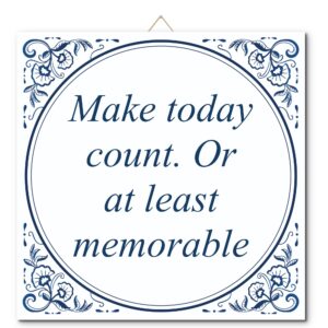 Tegeltje met hangertje: Make today count. Or at least memorable - De Tegeltjesfabriek