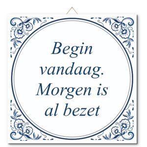 Tegeltje met hangertje: Begin vandaag. Morgen is al bezet - De Tegeltjesfabriek