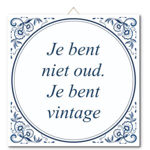 Tegeltje met hangertje: Je bent niet oud. Je bent vintage - De Tegeltjesfabriek