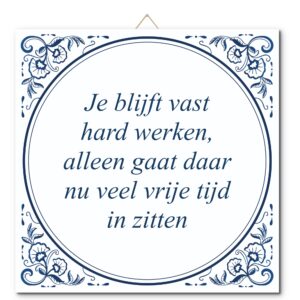 Tegeltje met hangertje: Je blijft vast hard werken, alleen gaat daar nu veel vrije tijd in zitten - De Tegeltjesfabriek