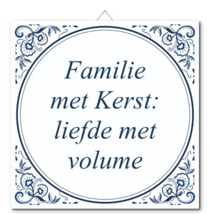 Tegeltje met hangertje: Familie met Kerst: liefde met volume - De Tegeltjesfabriek